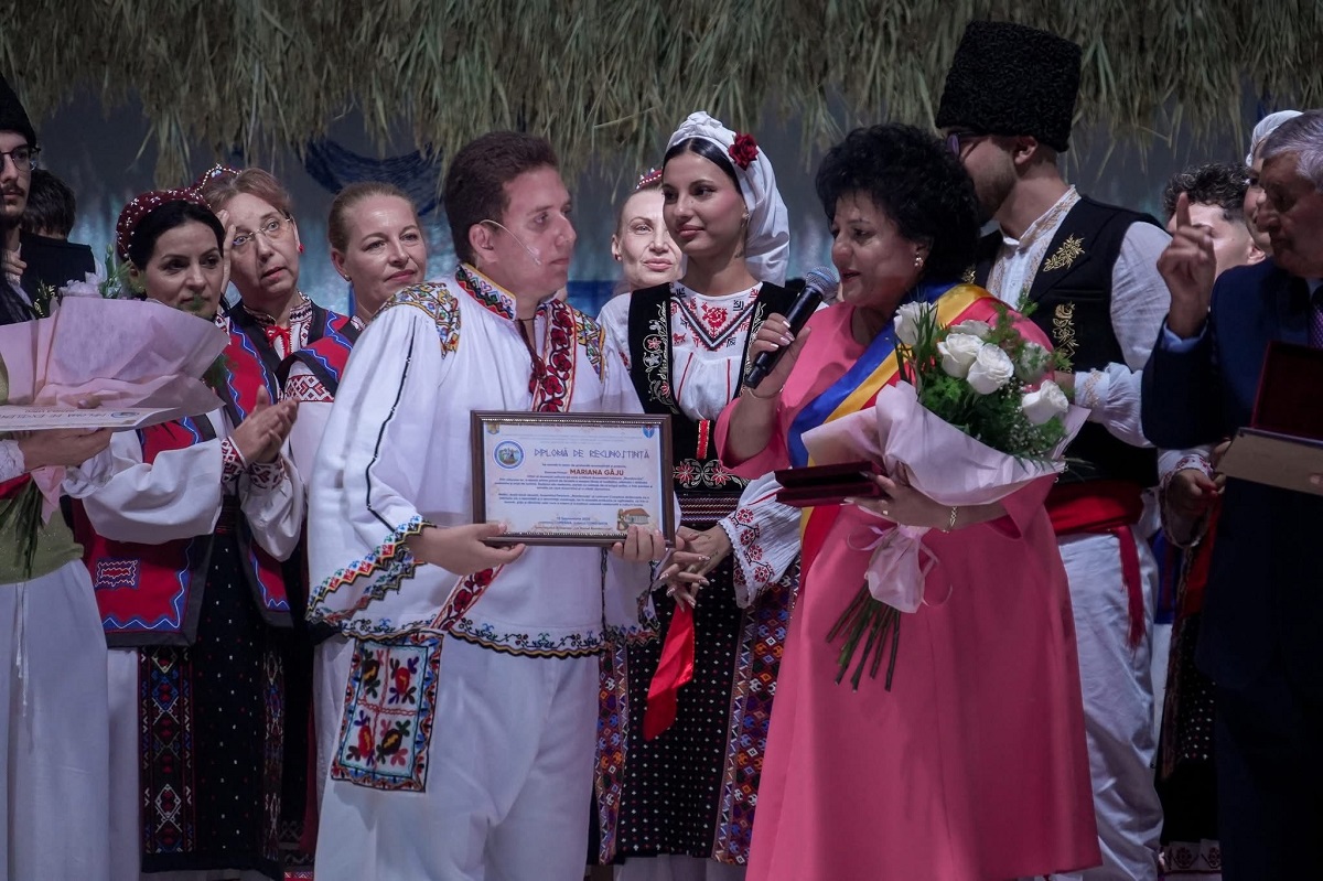 FOTO: Povestea lui Cristian-Cătălin Câmpanu, unul dintre cei mai vechi membri ai Ansamblului Româncuța din Cumpăna. Un tânăr pentru care folclorul este un limbaj universal!