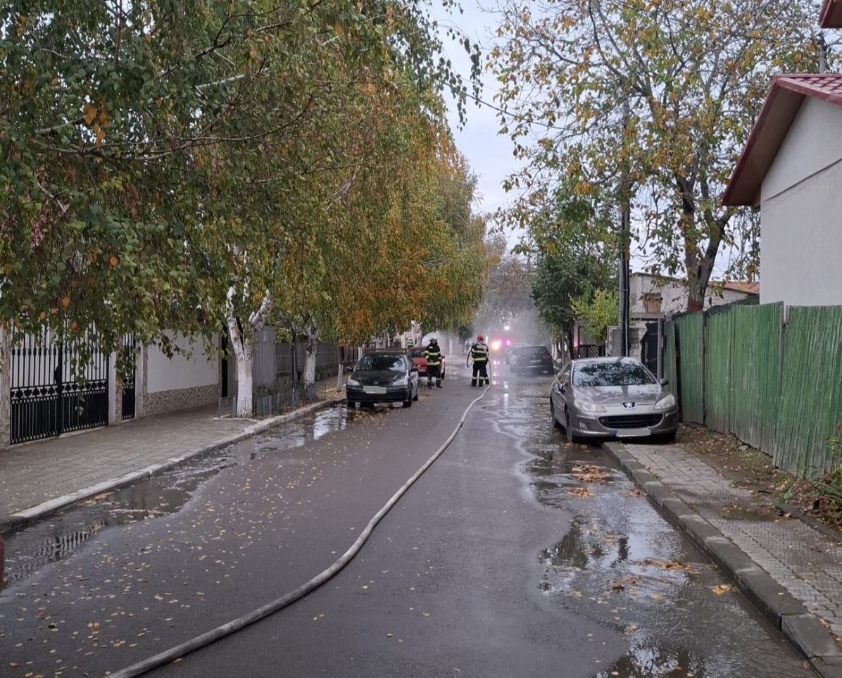 UPDATE: 50 de persoane, EVACUATE ALERTĂ la Năvodari: Un autoturism a intrat într-o conductă de gaz, pe strada Ciocârliei