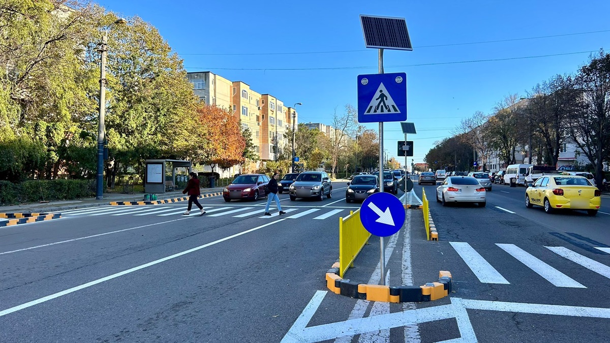 Constanța: Accident pe strada Dezrobii între un autoturism și un scuter. Două persoane au ajuns la spital