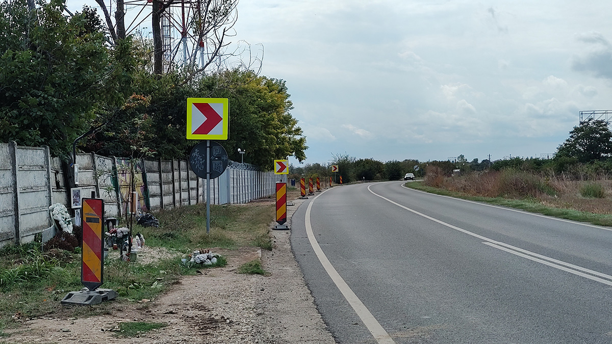 FOTO VIDEO: La 2 Mai au început lucrările de amenajare a drumului ce va uni trotuarul stațiunii de pista de biciclete din Vama Veche
