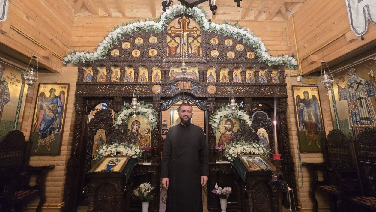 FOTO Hrană pentru suflet: Preotul paroh al Bisericii Sfinții Apostoli Petru și Pavel din Valu lui Traian, Romeo Ceplinschi: noi trebuie să fim aproape de oameni, nu deasupra lor!