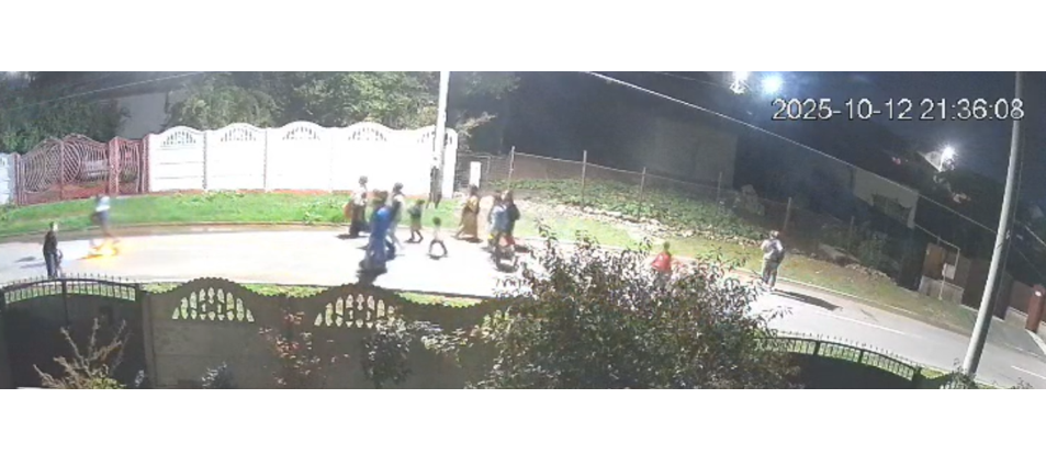 VIDEO Calvarul trăit de o femeie din Cumpăna, terorizată de vecini și de copiii acestora, continuă. Ce transmite Poliția Locală