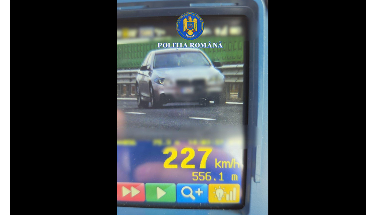 Șofer prins cu 227 km/h pe autostradă, lăsat fără permis: Ce amendă i-au aplicat polițiștii