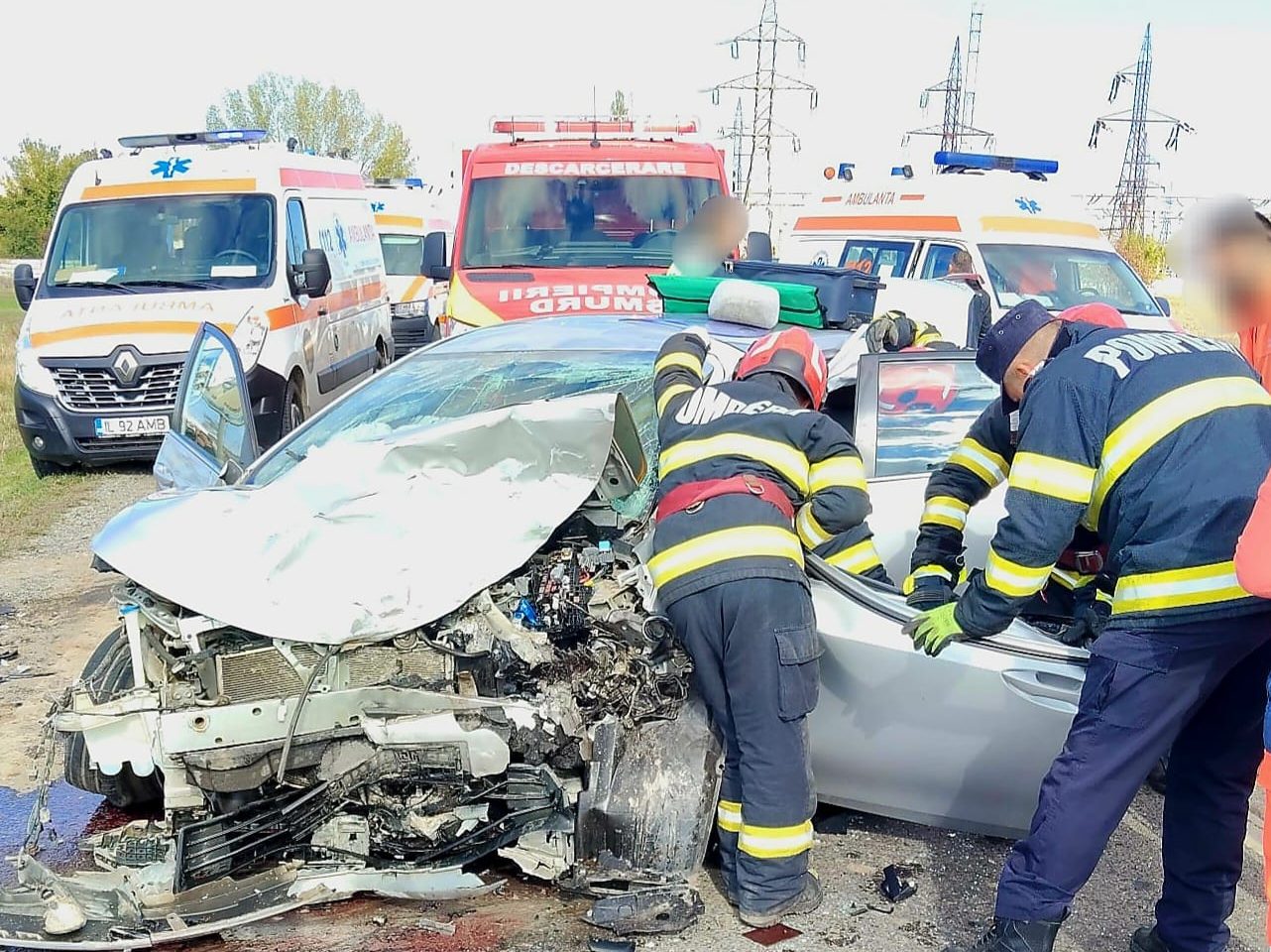 FOTO GROAZNIC accident rutier în Slobozia: Patru persoane rănite în urma unui carambol cu patru mașini implicate