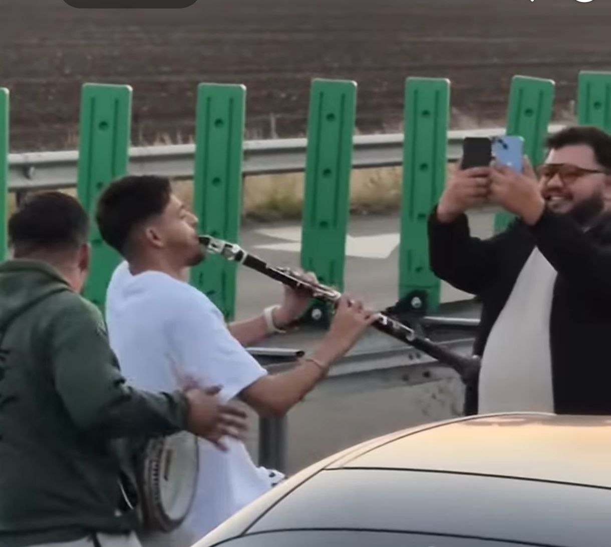 Tineri Surprind prin Acțiunile Lor după un Accident Rutier!