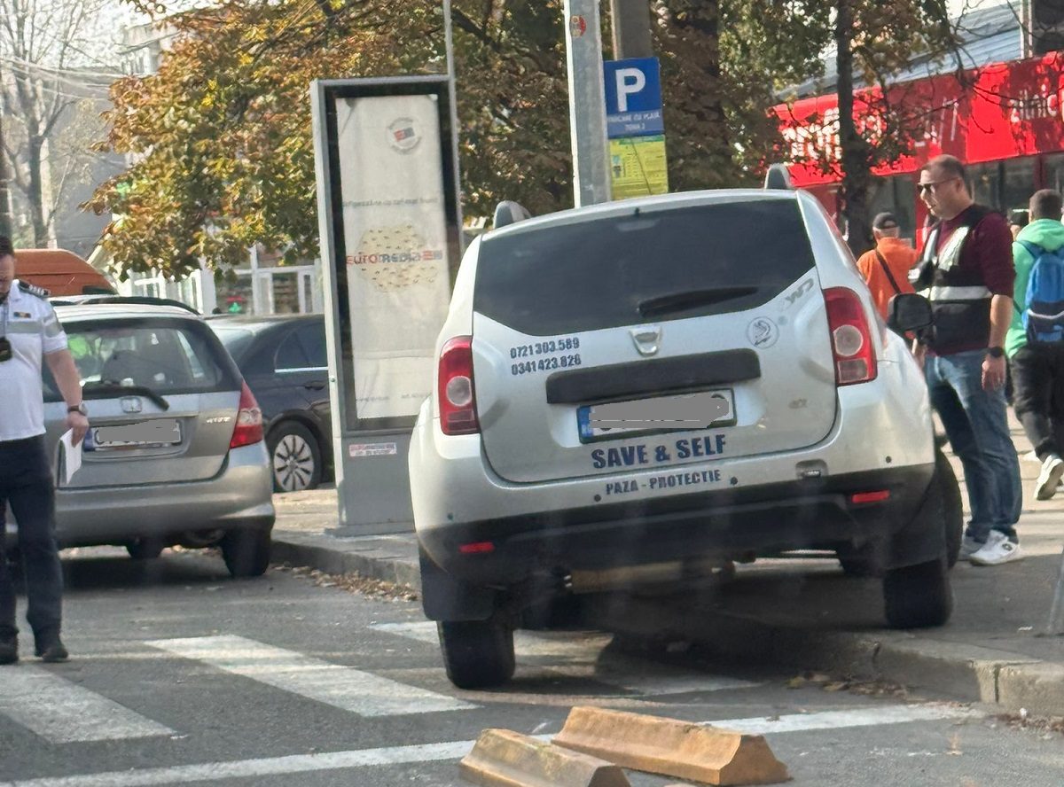 FOTO O autospecială a unei firme de intervenții, implicată într-un accident pe Șoseaua Mangaliei
