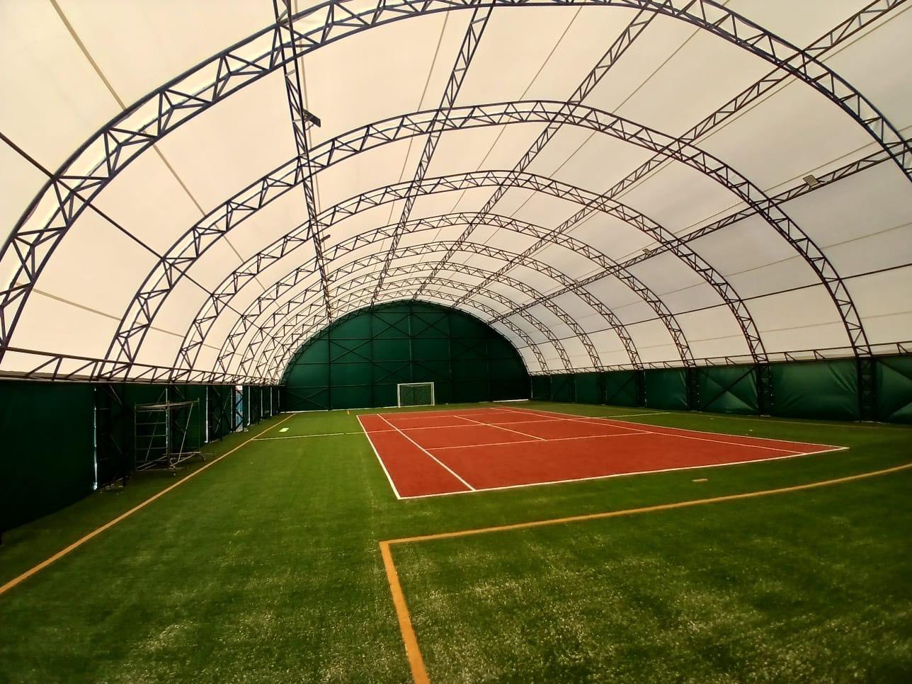 FOTO Un nou centru sportiv modern își deschide porțile în Valu lui Traian: primarul Iulia Iurea anunță finalizarea lucrărilor la balonul tensiostatic
