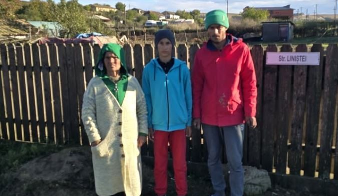 Apel la bunătate pentru o familie din Băneasa: bătrâna Anife și nepoții săi au nevoie de sprijin pentru a înfrunta iarna