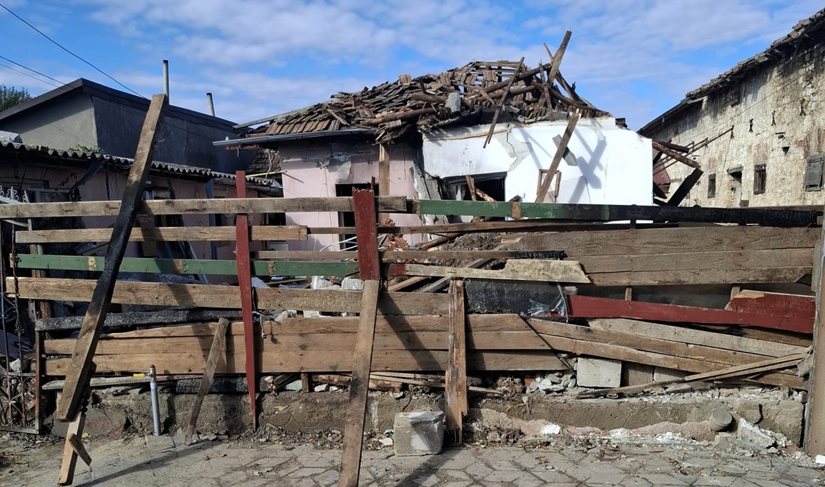 FOTO O familie din Medgidia, lăsată fără casă în prag de iarnă: Un incendiu devastator le-a mistuit locuința, proprietarii au suferit arsuri. Orice ajutor contează