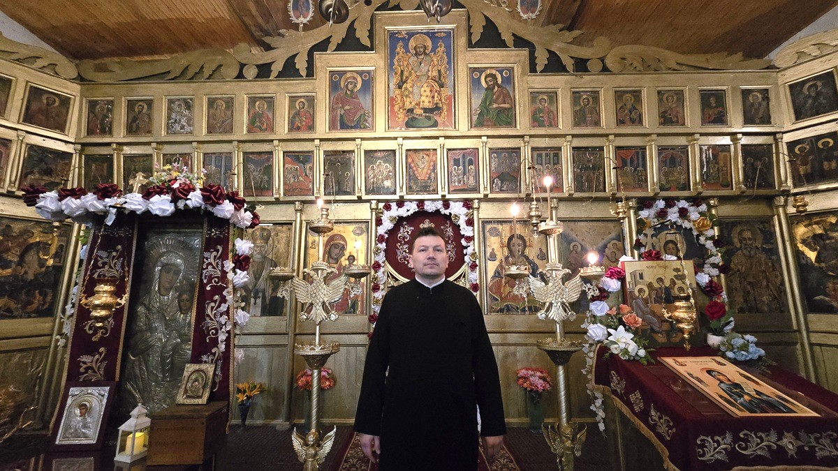FOTO VIDEO Hrană pentru Suflet: Biserica îngropată din Istria, un locaș de cult cu o istorie vie, păstrată de preotul paroh Nicolae Herța. Care sunt planurile de viitor