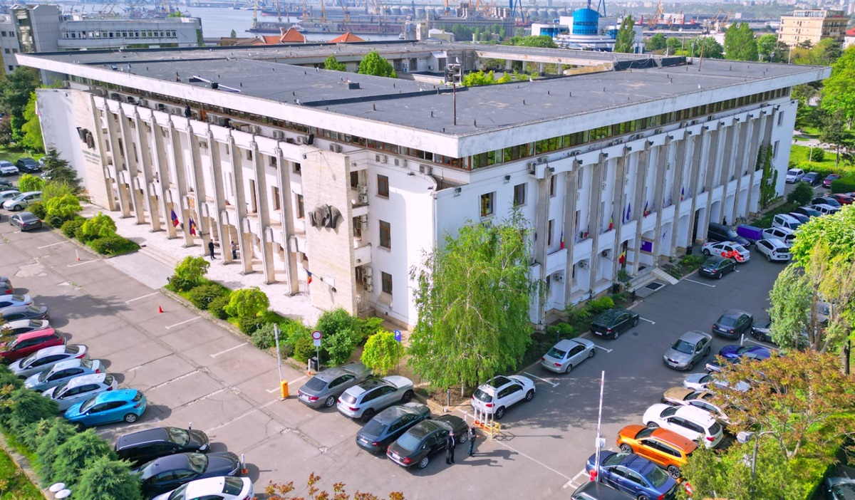 Consiliul Local Constanța se întrunește în ședință ordinară. Vânzări de terenuri, PUZ-uri și încetări a unor contracte de concesiune, pe ordinea de zi