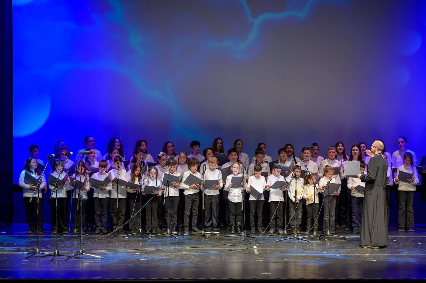 Constanța: Concert Caritabil de Crăciun dedicat Ștefaniei, o fetiță de 12 ani diagnosticată cu tripareză spastică. Evenimentul, ajuns la a XI-a ediție, organizat de Parohia Sfântul Vasile cel Mare și Centrul Teodor T. Burada
