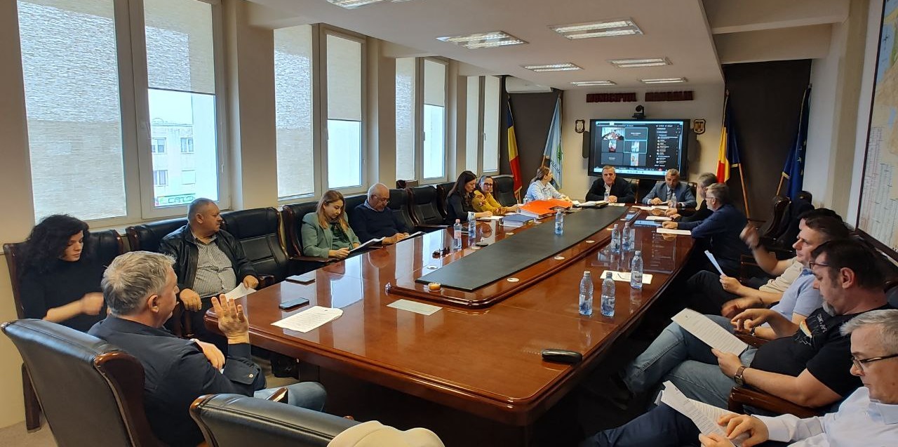 Consilierii locali din Mangalia, în ședință: Modificarea taxei de salubrizare, vânzarea unor terenuri și prelungirea unor contracte de concesiune, pe ordinea de zi