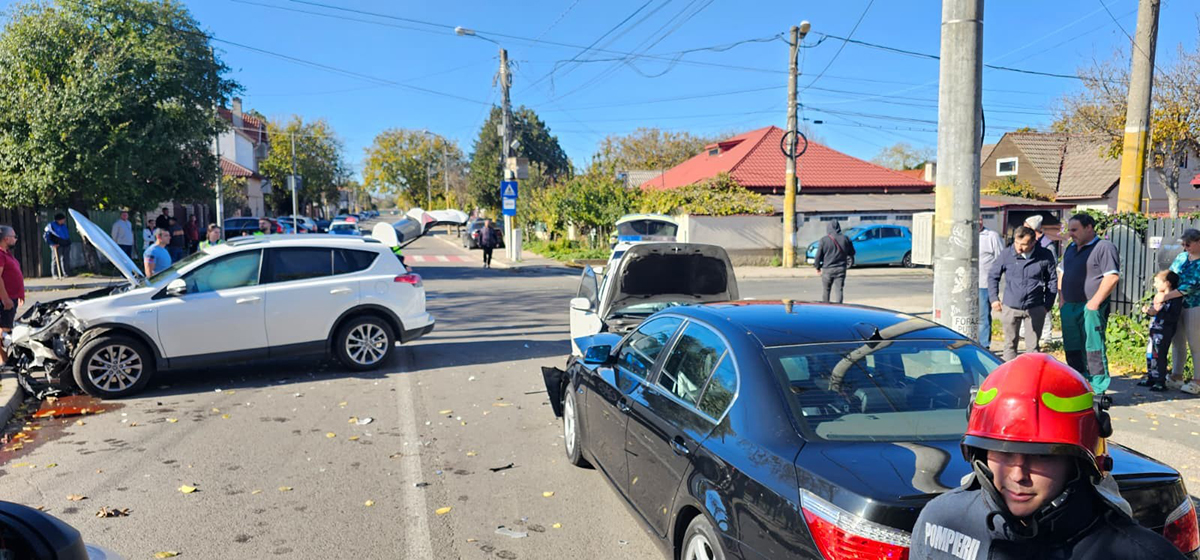 GRAV accident de circulație în cartierul Kilometrul 4-5 : Trei autoturisme s-au făcut praf