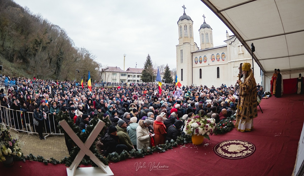 Ce le transmite Arhiepiscopia Tomisului pelerinilor și credincioșilor care merg mâine la Mănăstirea Peștera Sfântului Andrei