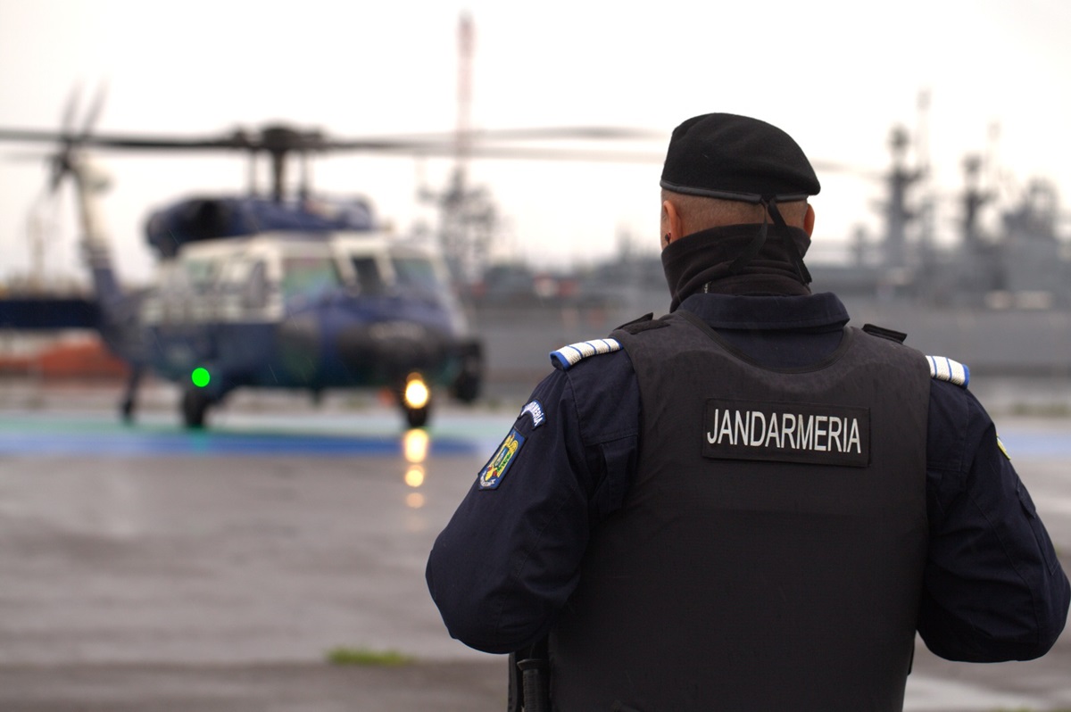 Jandarmi-exercitiu-elicopter