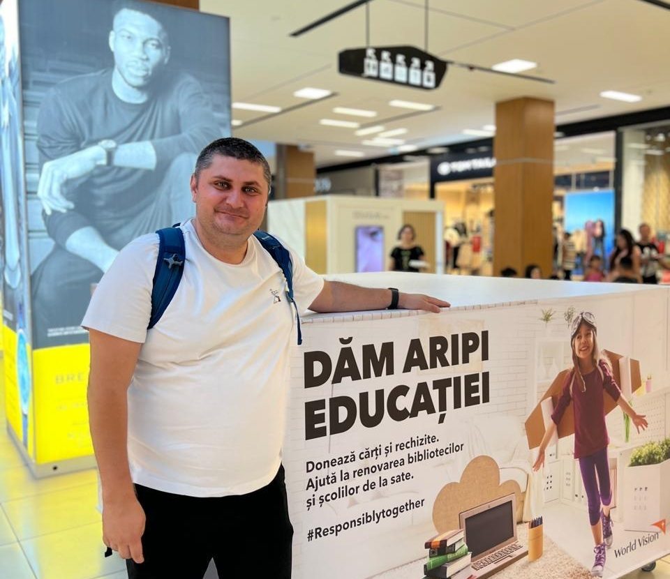 INTERVIU Răzvan Nicola, tânărul care schimbă comunități: drumul de la Constanța la Londra și înapoi, în slujba celor vulnerabili