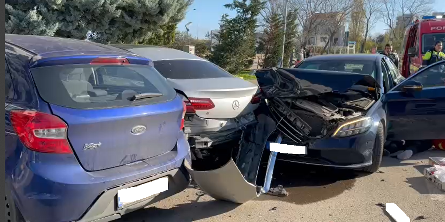 FOTO VIDEO TRAGEDIE în Constanța după ce trei mașini s-au accidentat la intrare în Mamaia, în zona Malibu. Un șofer ar fi suferit un infarct