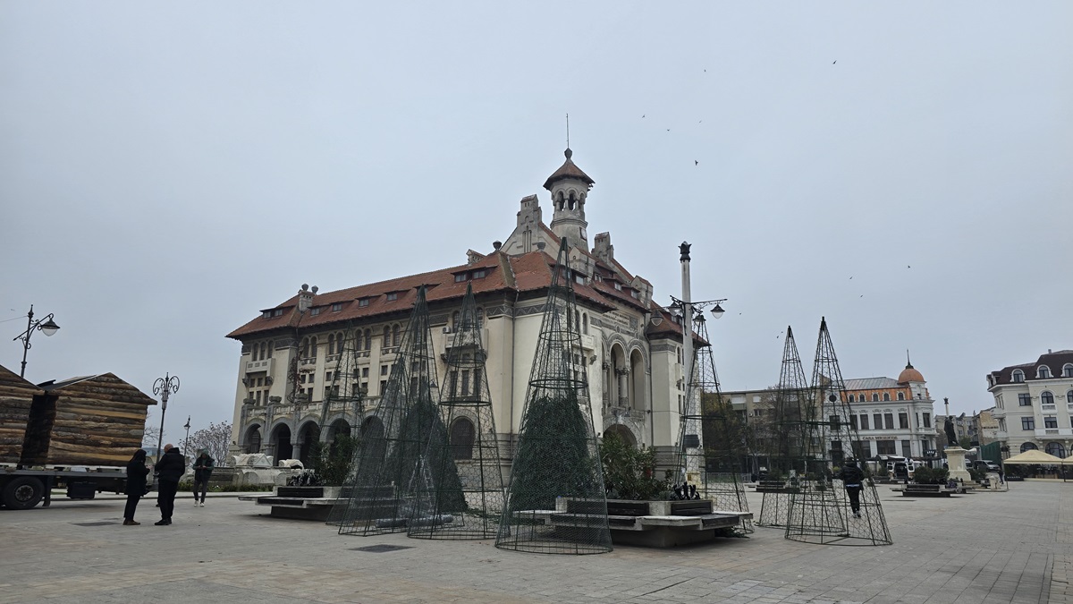 Târg de Crăciun 2025 Piața Ovidiu brazi