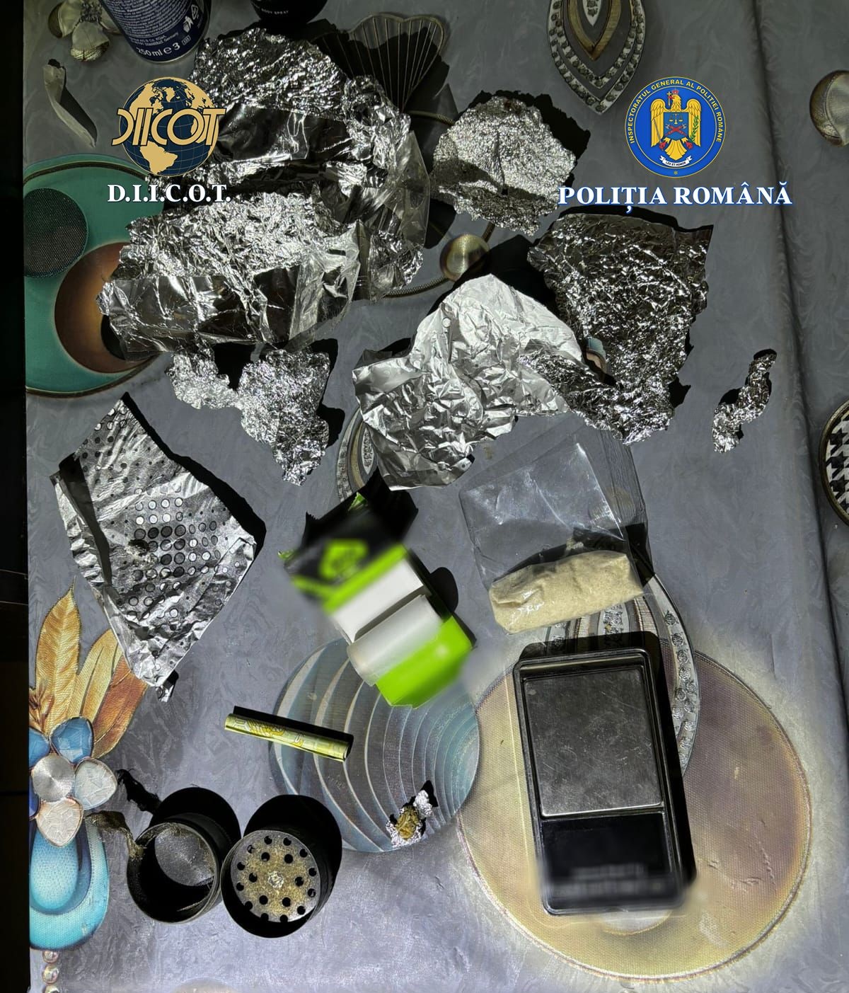 FOTO Percheziții de amploare și în județul Tulcea: Un bărbat este cercetat pentru că ar fi comercializat cannabis. Cu cât vindea gramul 100 de lei