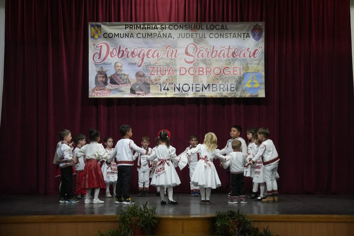 FOTO Copiii, artiștii și comunitatea din Cumpăna au adus la la viață mozaicul etnic al Dobrogei