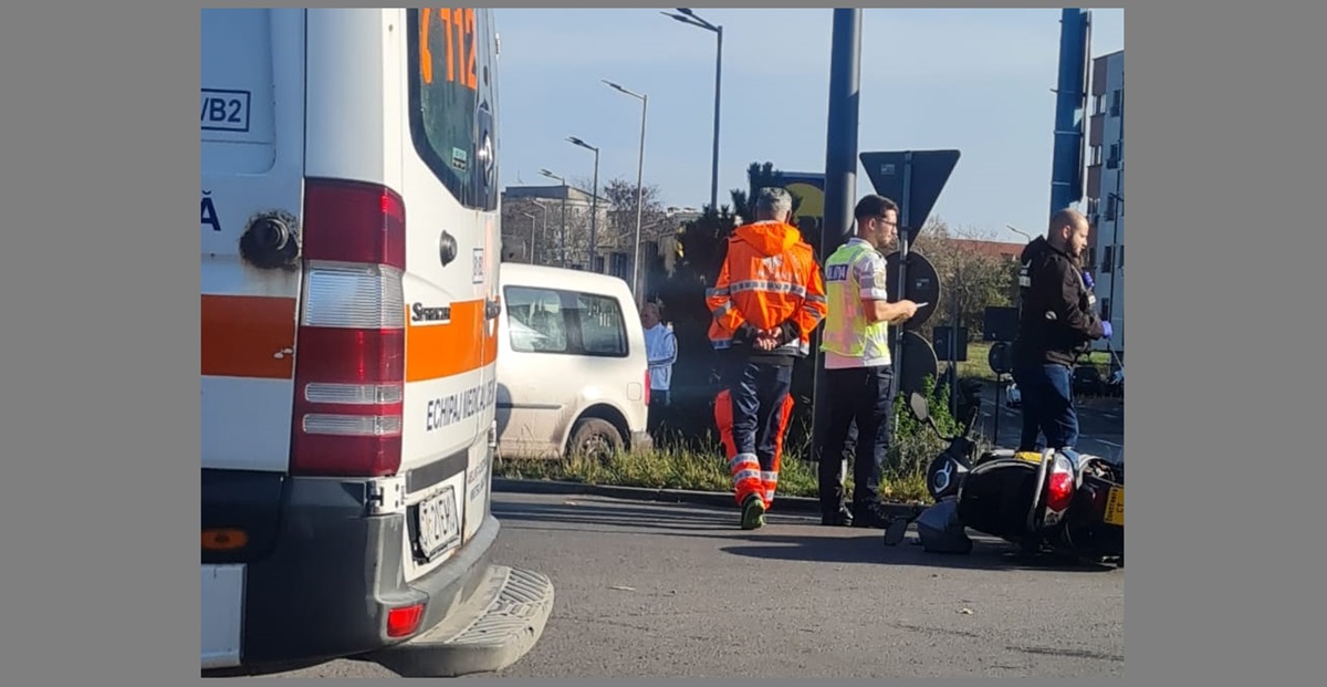 FOTO Accident cu un moped în sensul giratoriu de la Doraly