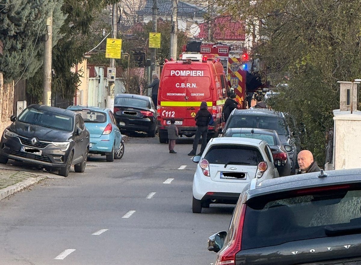 Liceul de marină, evacuat după ce o mașină a spart o țeavă de gaz pe o stradă din Km 5 din Constanța