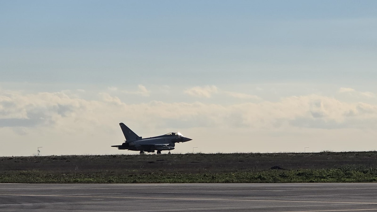 Atenție, urmează noi BUBUITURI în Constanța și în stațiuni: Piloții de la Baza Aeriană Mihail Kogălniceanu pornesc iar în zboruri supersonice! Anunțul militarilor