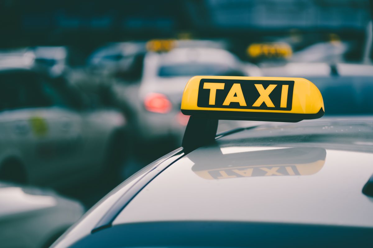 Afacere la cheie în Constanța: firmă cu două licențe taxi și autoturisme pregătite, scoasă la vânzare