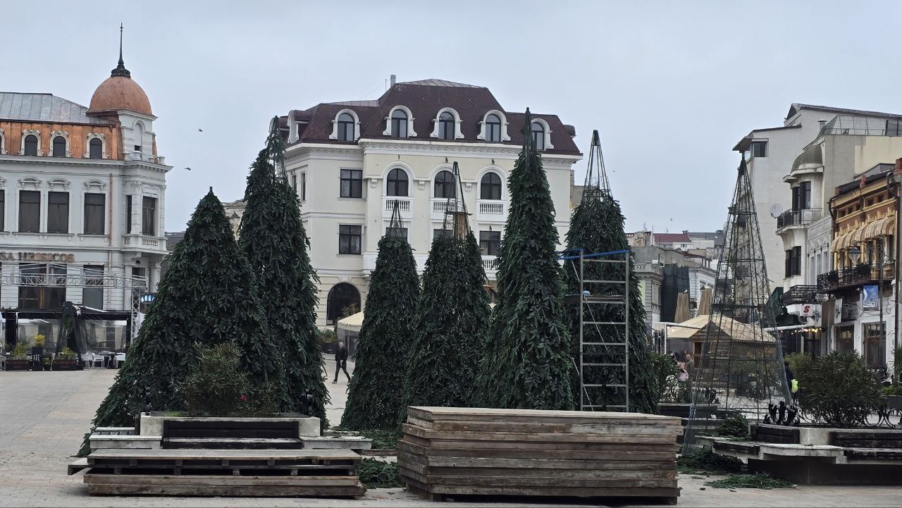 FOTO VIDEO Cine organizează Târgul de Crăciun Constanța 2025 în Piața Ovidiu și Poarta 6! Pregătirile sunt în toi