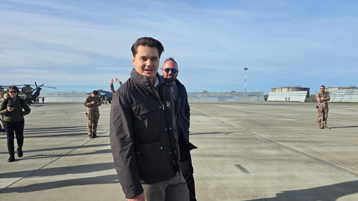 FOTO VIDEO Selly, prezent la Baza 57 Aeriană Mihail Kogălniceanu, unde soldații americani vor celebra Ziua Recunoștinței, în weekend