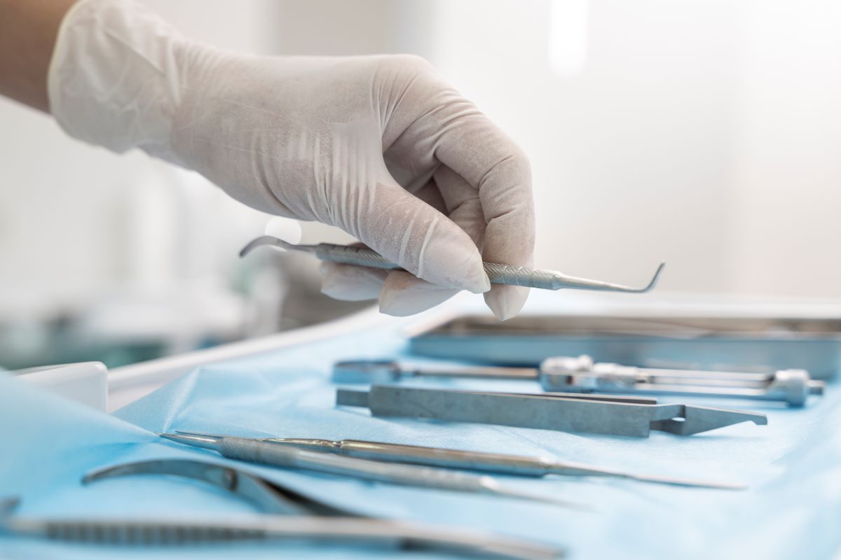 Clinica stomatologică unde a murit o fetiță de 2 ani reacționează la acuzațiile ministrului Sănătății