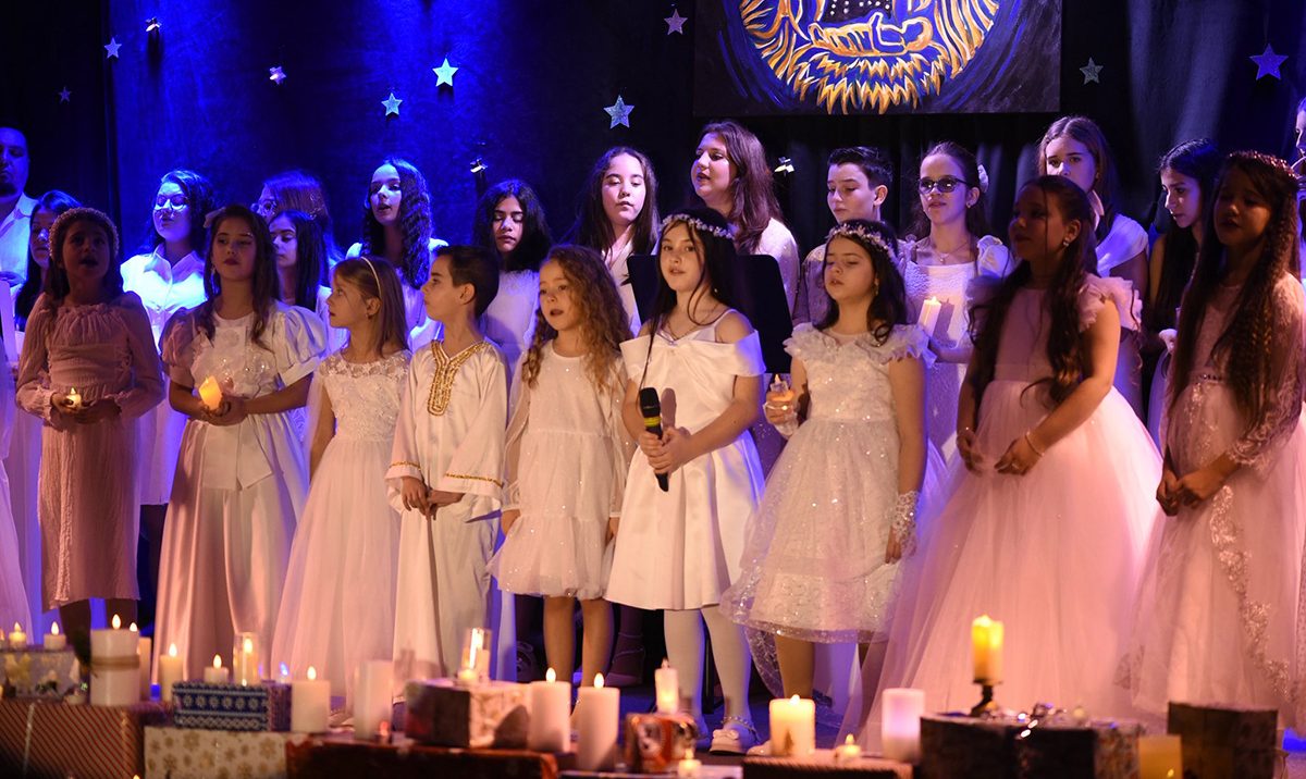 Cu susținerea Primăriei Medgidia, copiii clasei de canto Speranțe Dobrogene au oferit un spectacol magic înaintea sărbătorilor de iarnă
