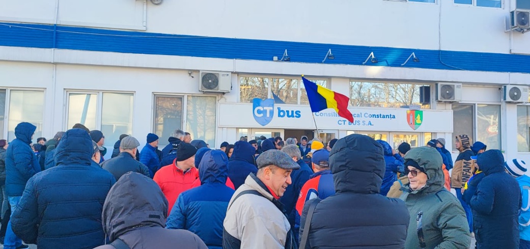Protestul angajaților CT Bus, programat luni în fața Primăriei, a fost reprogramat. Vezi când va avea loc