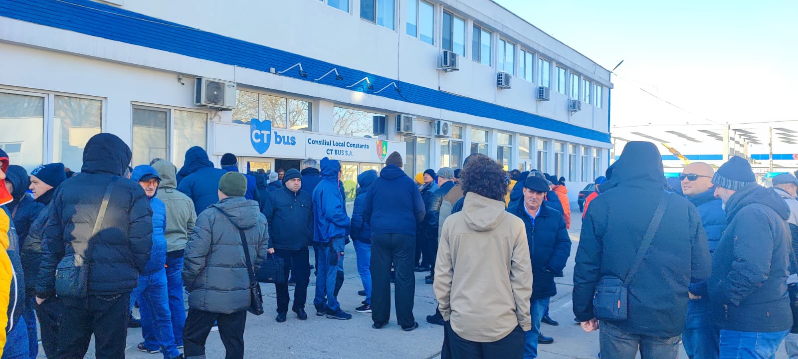 Autobuzele CT BUS NU circulă nici astăzi în Constanța. Angajații continuă protestul