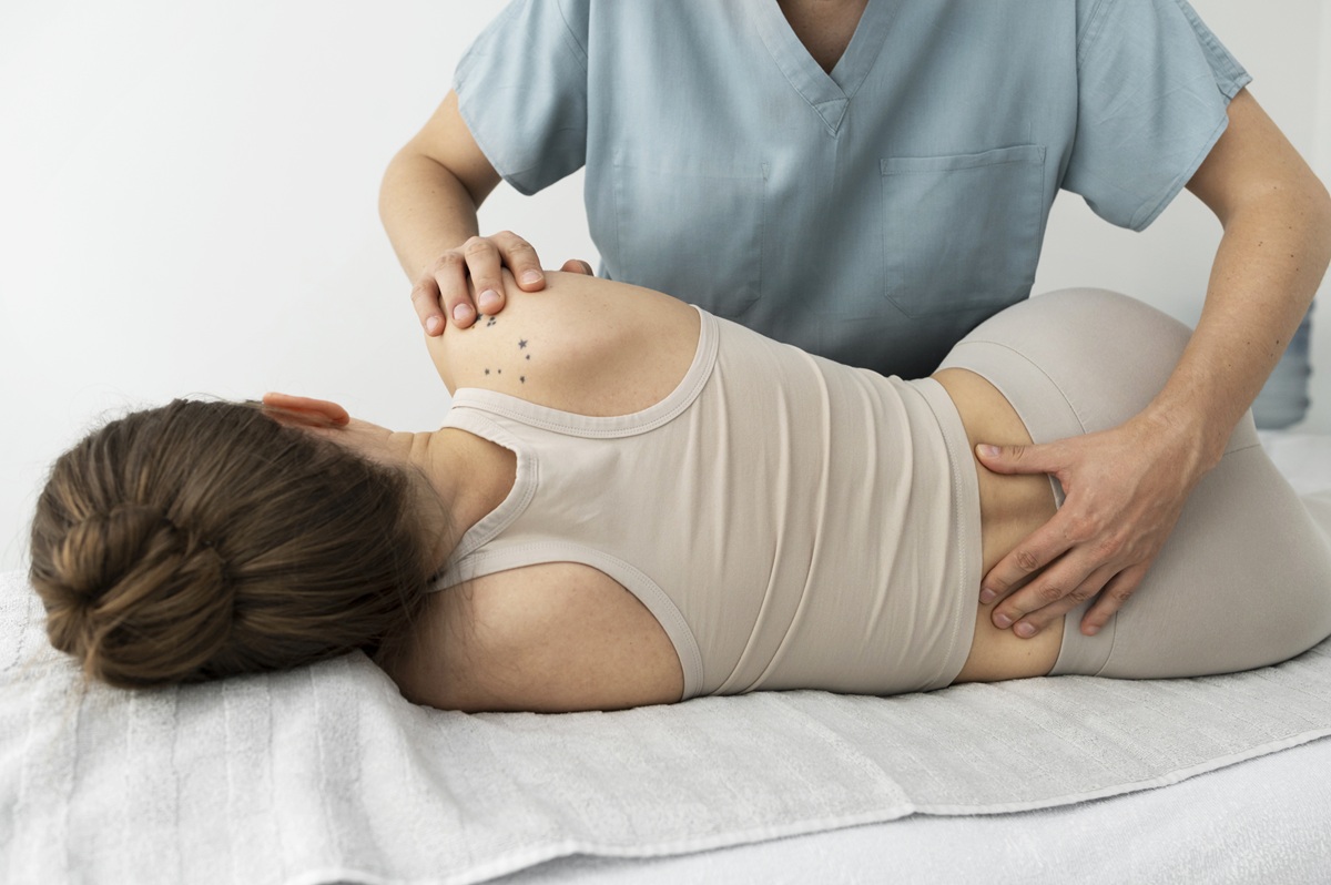 Acuzații la adresa unui chiropractician din Constanța: ce acuzații face o fostă pacientă și cum răspunde terapeutul