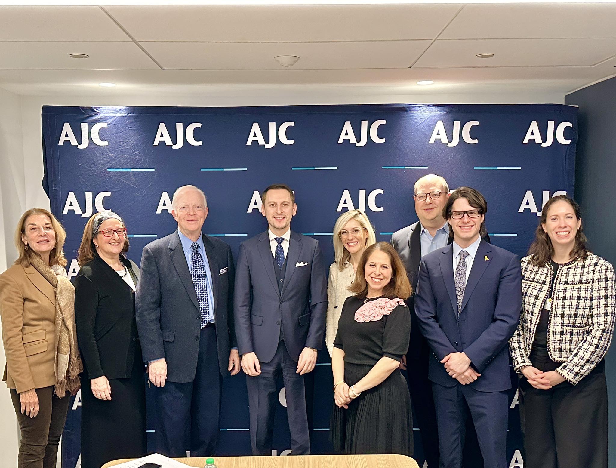 Deputatul USR Constanța, George Gima, prezent la sediul American Jewish Committee din Washington DC: Avem datoria de a combate antisemitismul și de a investi în educație