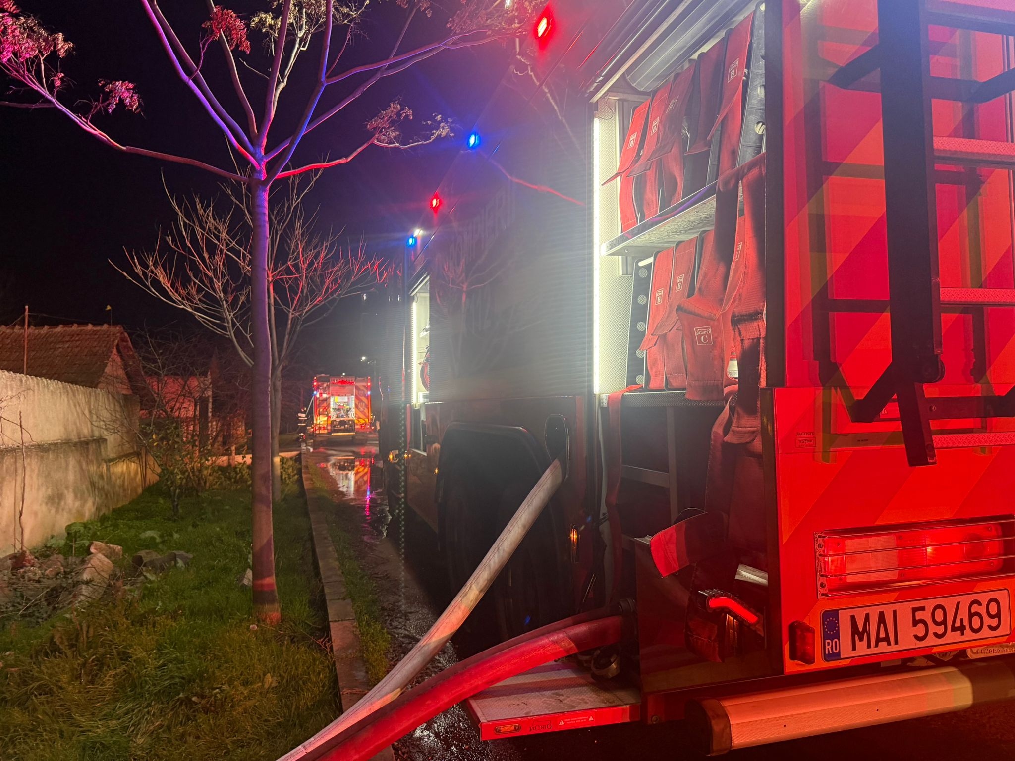 Alertă în satul Dunărea, comuna Seimeni! O casă a luat foc