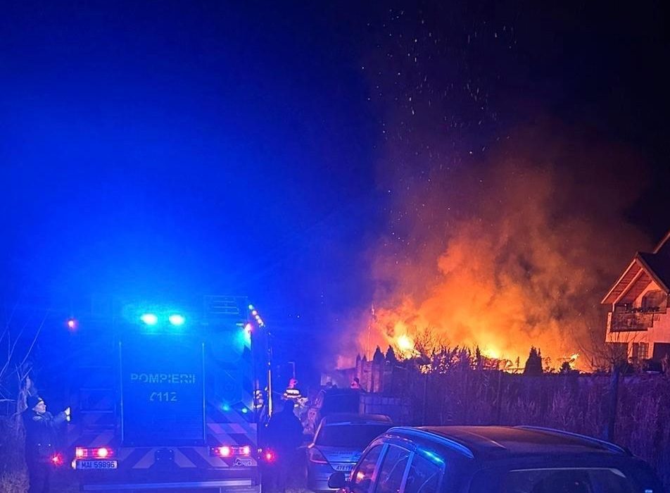 Incendiu la o casă din Hârșova. De la ce a pornit focul