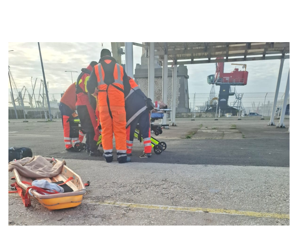 FOTO Intervenție de urgență pe mare: Nava SAR Artemis, misiune Medevac în rada portului Constanța pentru salvarea unui marinar