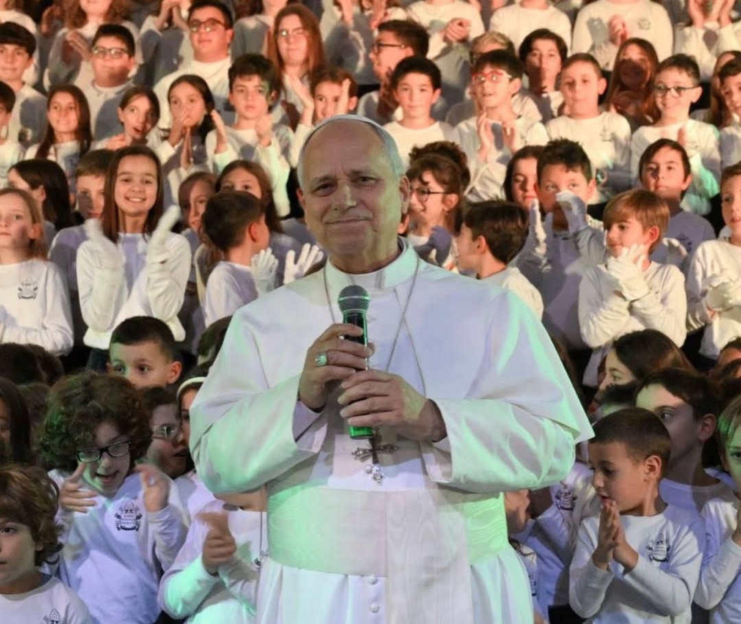 Papa Leon a făcut apel la bunătate faţă de străini şi săraci în mesajul său de Crăciun