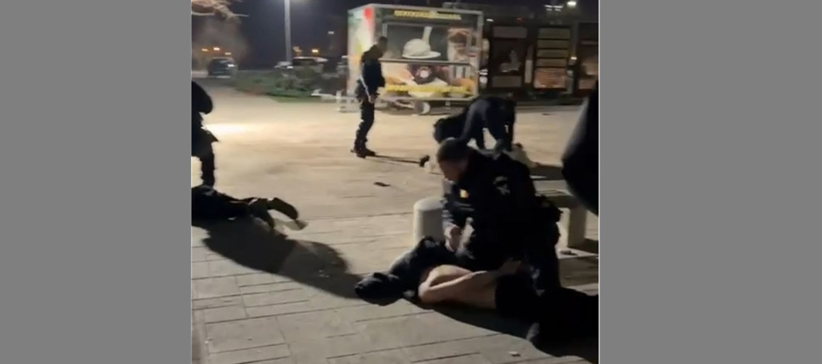 VIDEO Mai mulți tineri care s-ar fi luat la bătaie în fața Pavilionului Expozițional, din Mamaia, potoliți de jandarmi