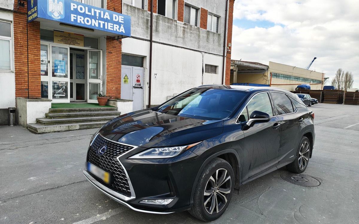 VIDEO Autoturism de lux de 50.000 de euro, căutat de autoritățile din Lituania, descoperit în Portul Constanța