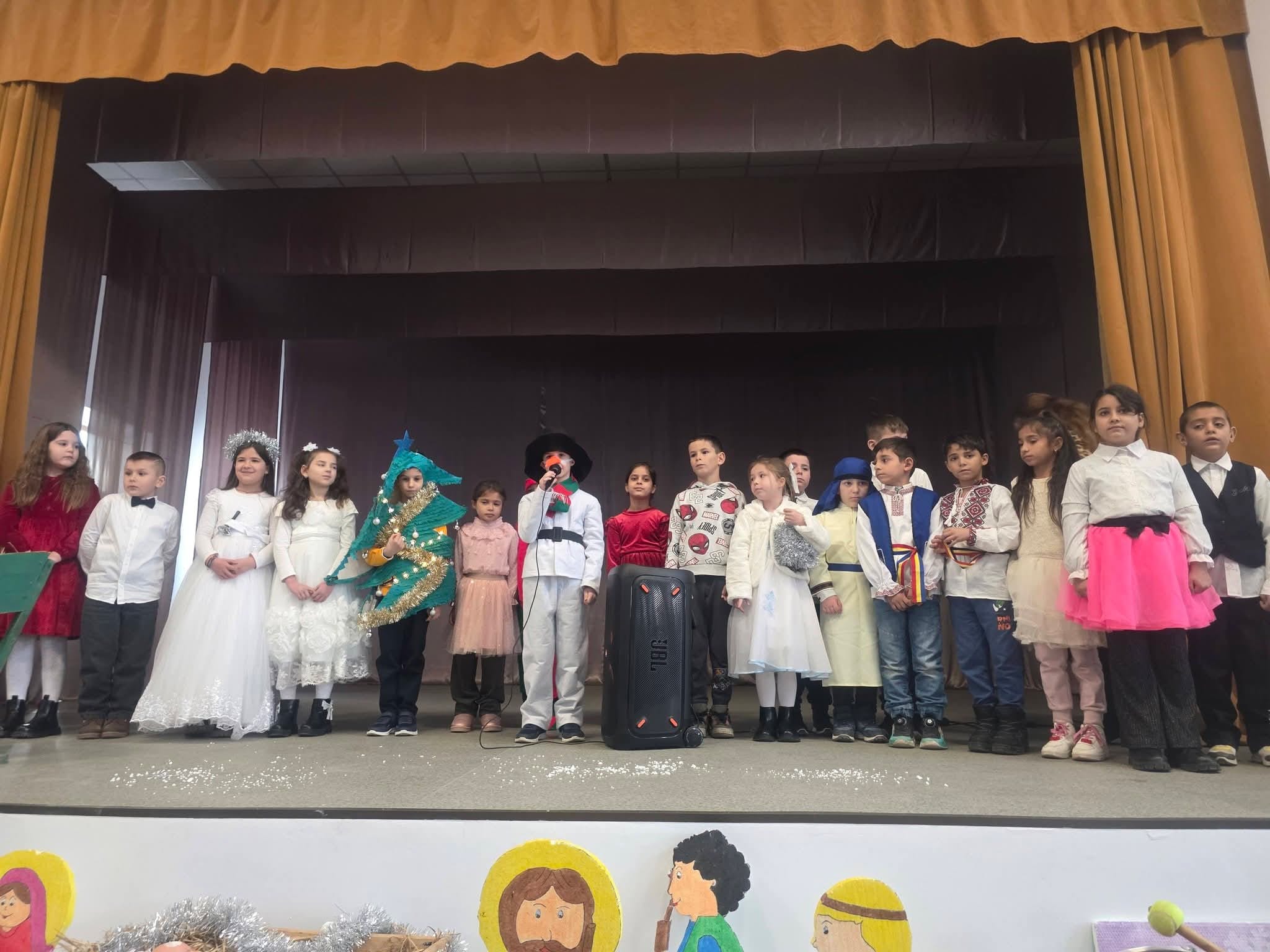 FOTO Primăria Gârliciu alături de copiii comunei: cu sprijinul fundației Fedusa și a Asociației 3D toți elevii au primit cadouri