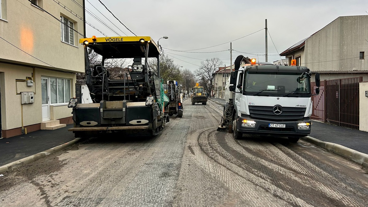 Echipele SC Confort Urban SRL execută lucrări de asfaltare în cartierul Coiciu! Vezi aici restricțiile de trafic