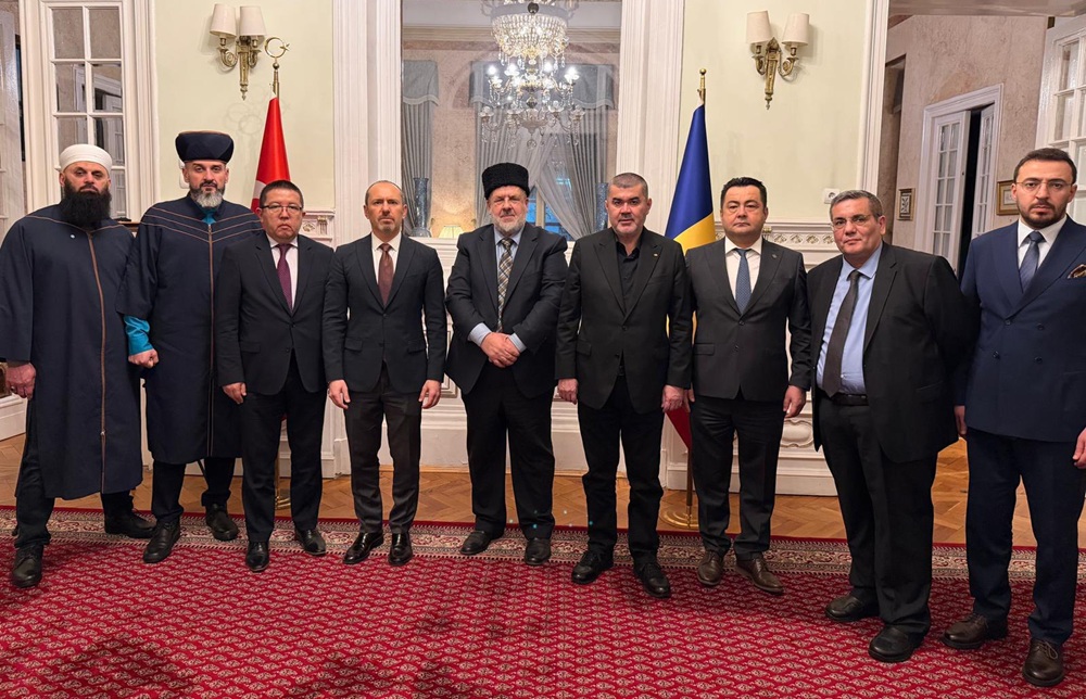FOTO Lideri ai Tătarilor Crimeeni, prezenți la Sărbătoarea Etniei Tătare din România: Refat Ciubarov și Namik Kemal Bayar participă la manifestările organizate de UDTTMR