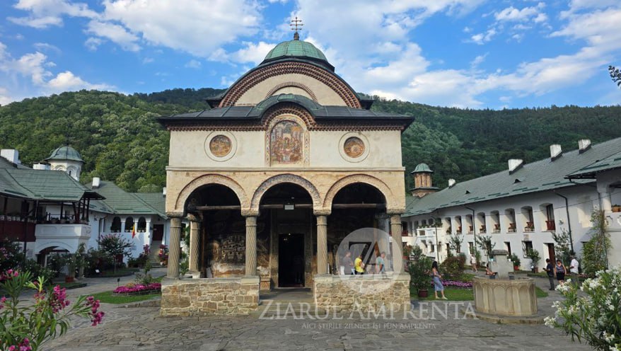 Mormântul lui Mircea cel Bătrân de la Cozia