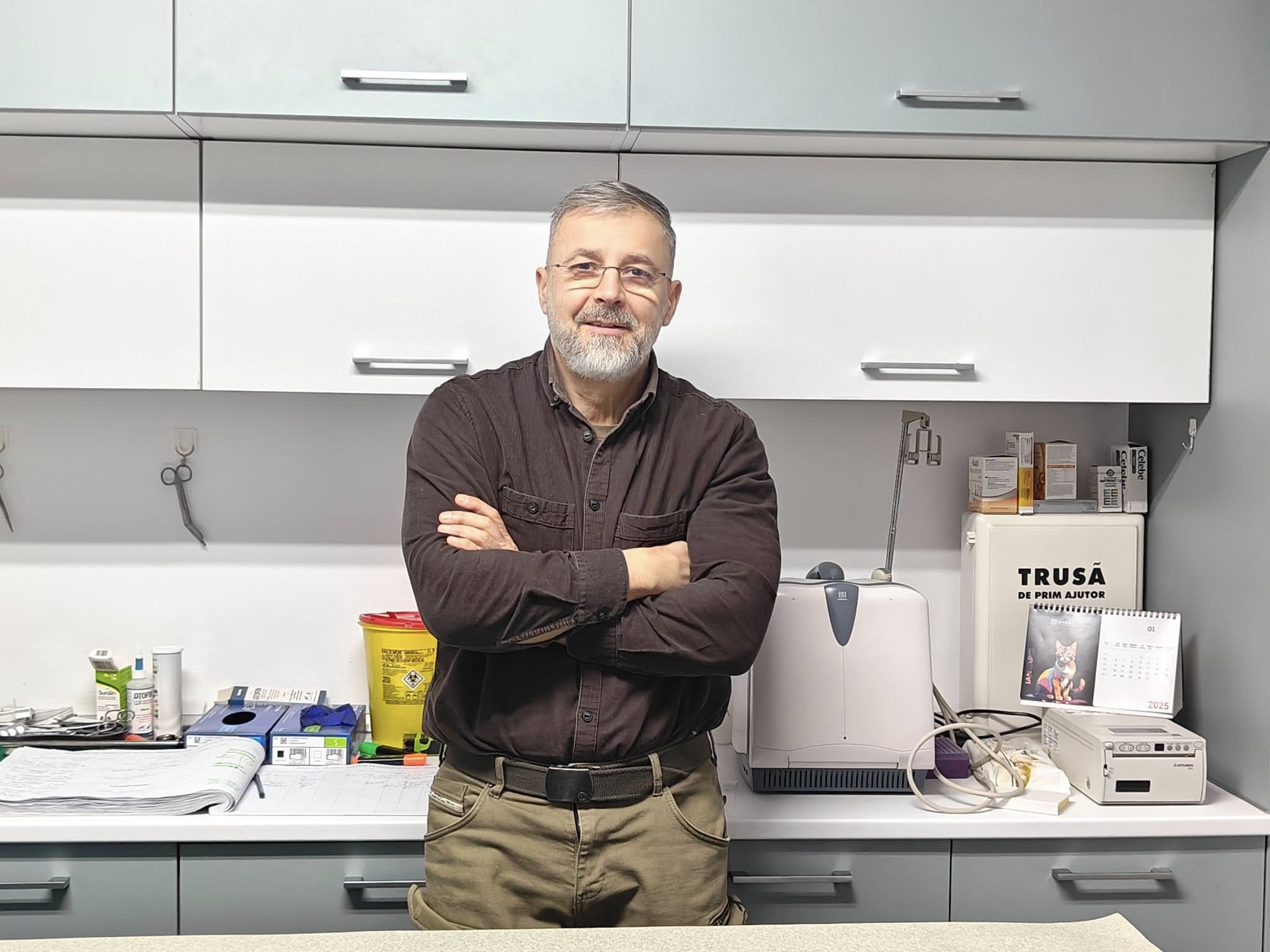 Mutări și permutări: Adrian Bîlbă, fostul director al CMSN Constanța, alături de copiii săi, face modificări într-una dintre firmele care se ocupă de activități veterinare
