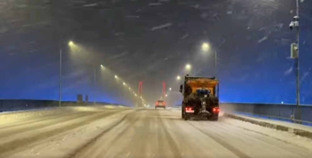 VIDEO Iată cum s-a acționat în Medgidia, pe fondul ninsorilor abundente. Reprezentanții primăriei fac un apel către conducătorii auto. Vezi aici despre ce este vorba