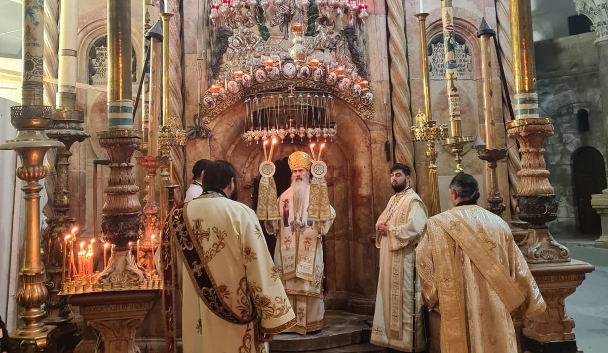 FOTO ÎPS Teodosie slujește în această noapte la Biserica Sfântului Mormânt, după vizita la Patriarhia Ortodoxă a Ierusalimului